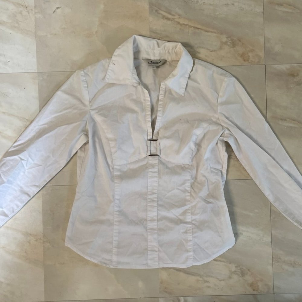 White buckle v-neck collared blouse
